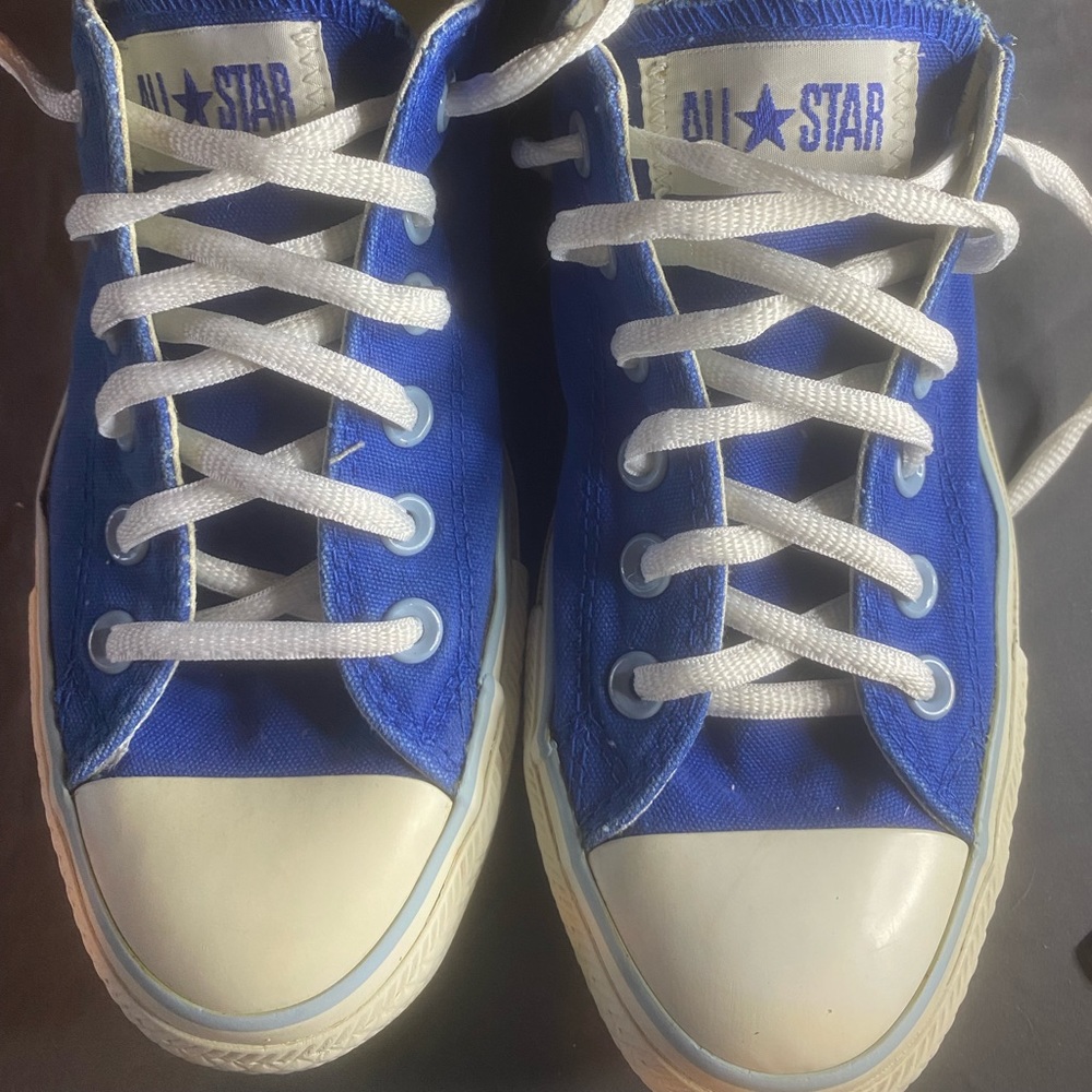 Women’s Vintage Converse Chuck Taylor low sneakers, size 9 , blue color , used